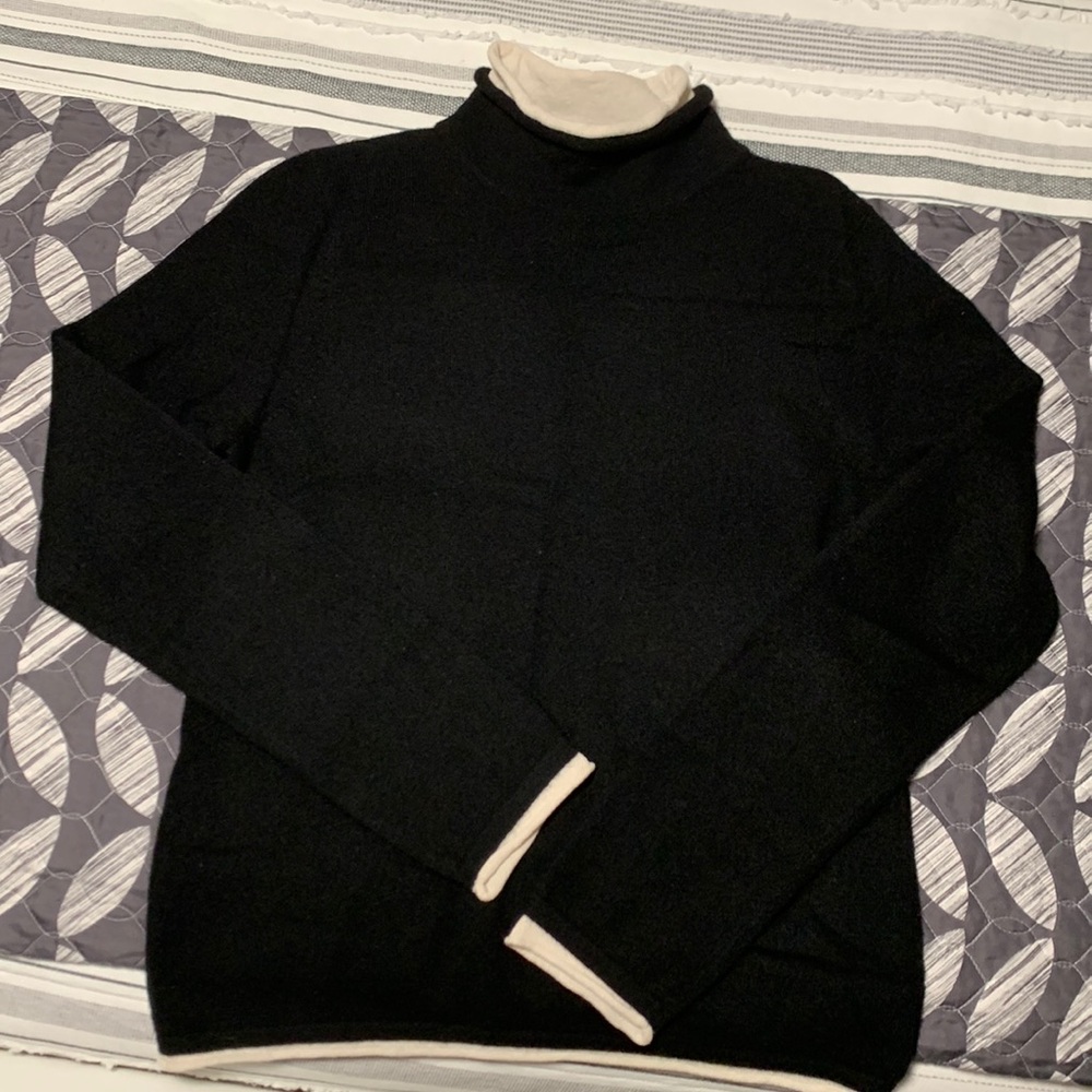 Black and cream 100% cashmere sweater